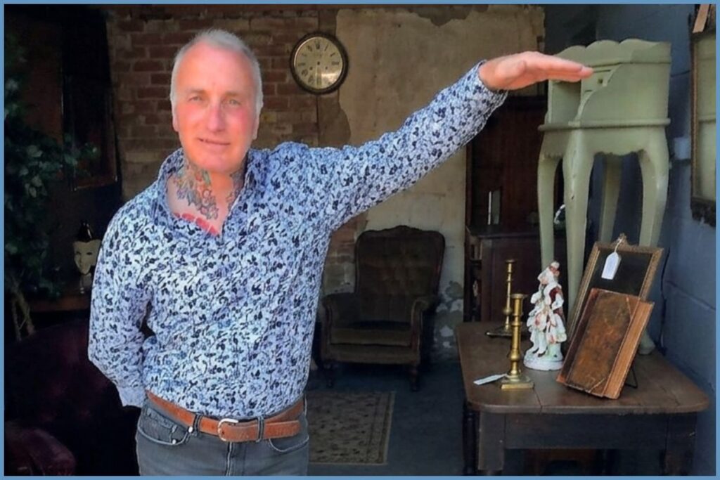 how old is ian humphries from the bidding room